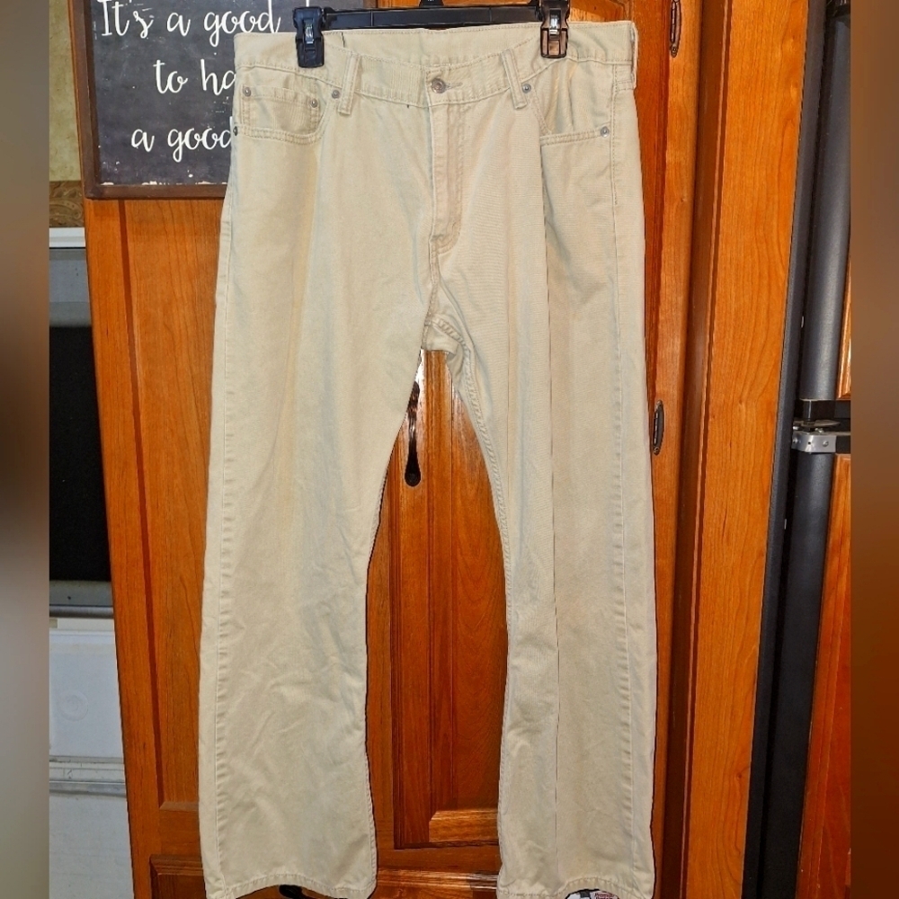 Levi Strauss 514 Casual Tan Color Jeans In A Mens Size 36x30. Pre-loved